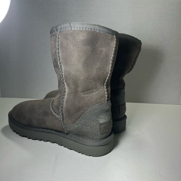 UGG Boots - Picture 4 of 6